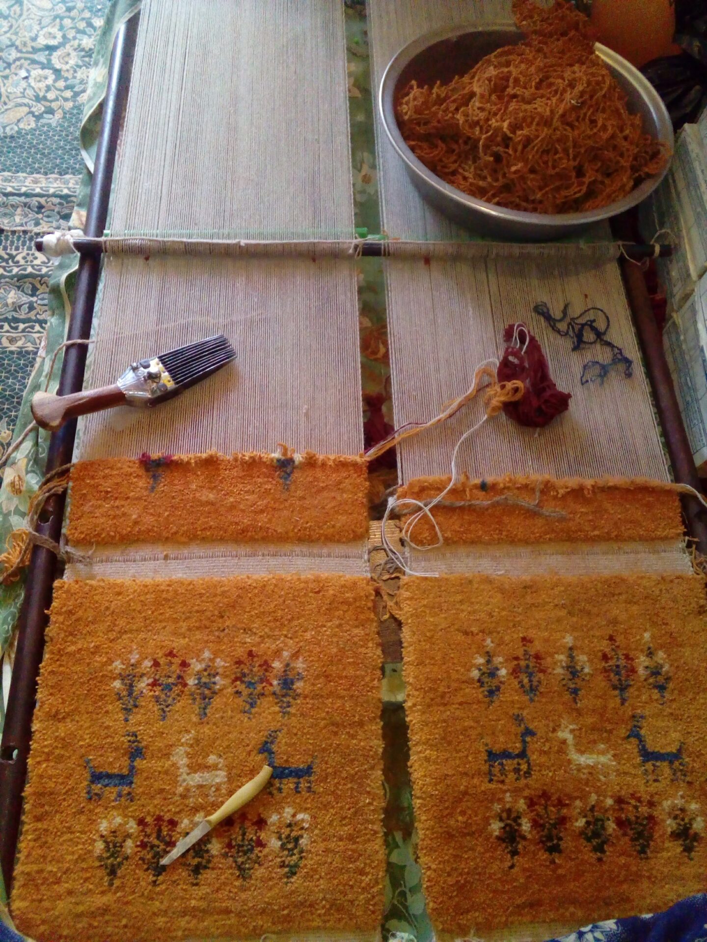 ギャッベ選びの決め手である手織りと機械織りの違い